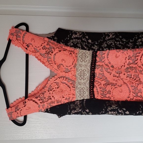 Lace overlay dress - Picture 3 of 8